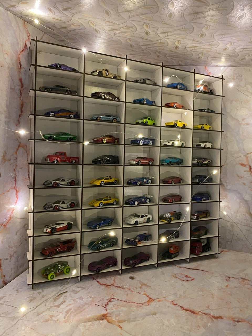 Ahşap Araba Rafı 50'li Beyaz Renk (Hotwheels ve Matcbox Arabaları Için Uygundur)