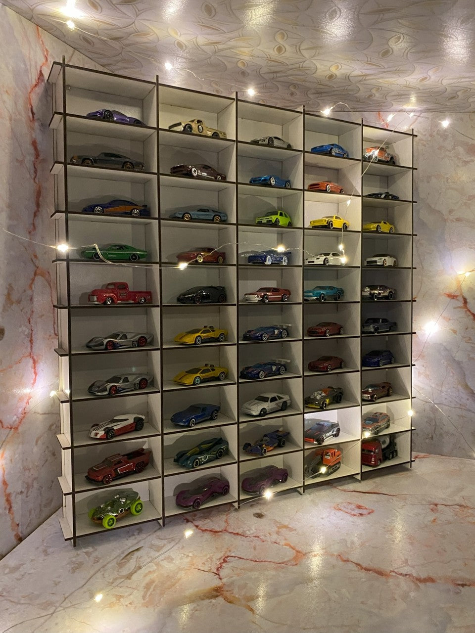 Ahşap Araba Rafı 50'li Beyaz Renk (Hotwheels ve Matcbox Arabaları Için Uygundur)