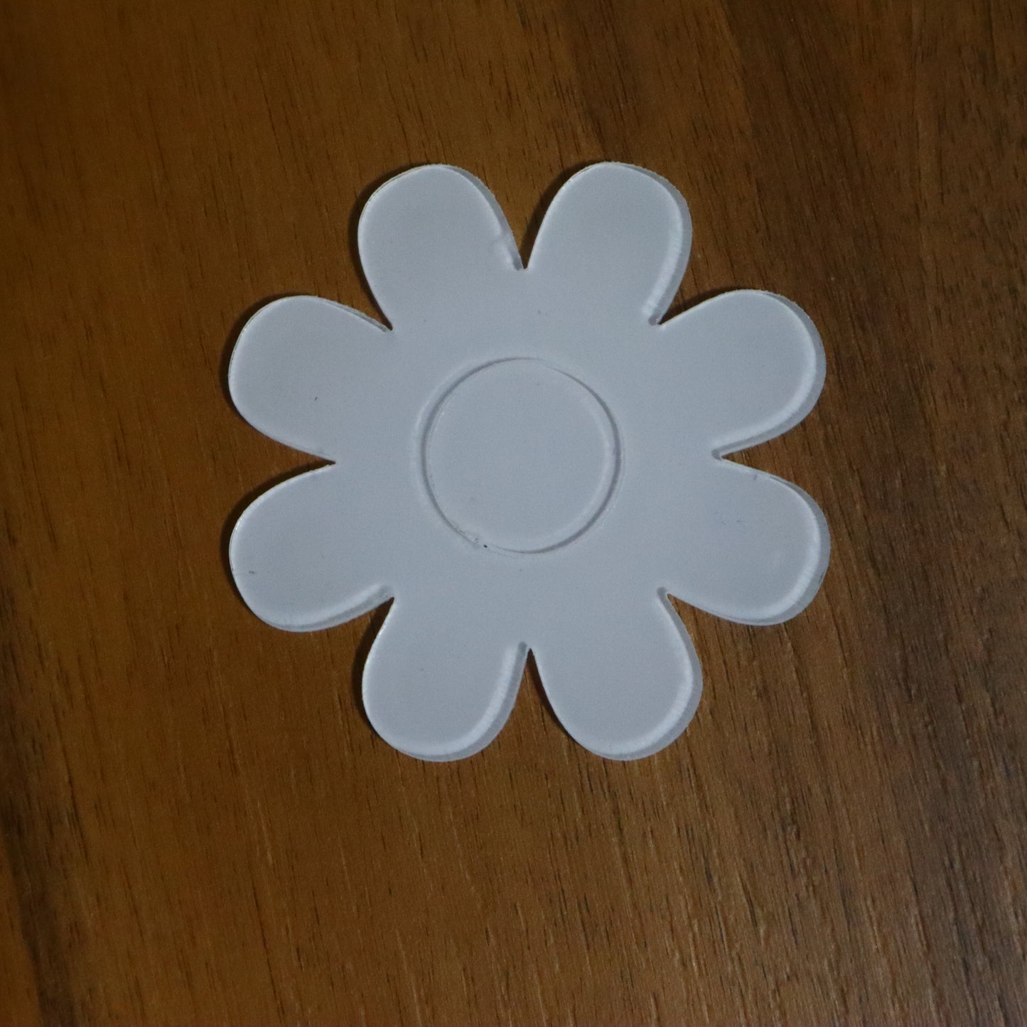 7 cm Çizgili Papatya Magnet – Yuvarlak Orta Detaylı Çiçek Tasarım Bebek Şekeri & Hediyelik (50 Adet)