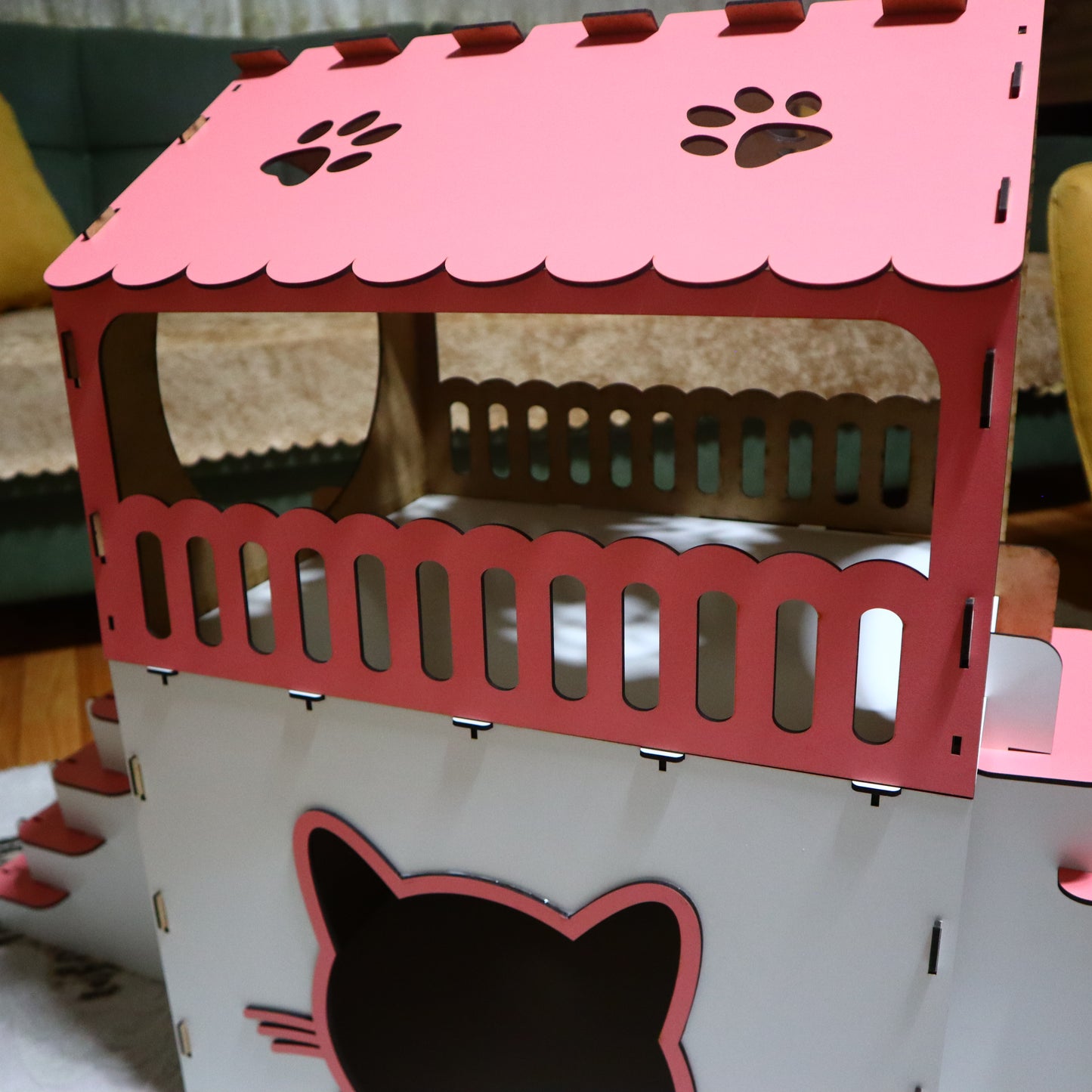 Çift Katlı Ahşap Kedi Evi – Merdivenli, Modern Tasarım, Dayanıklı MDF & Pleksi Kedi Kulübesi | Kapalı ve Açık Alan Kullanımı BEYAZ-PEMBE RENK