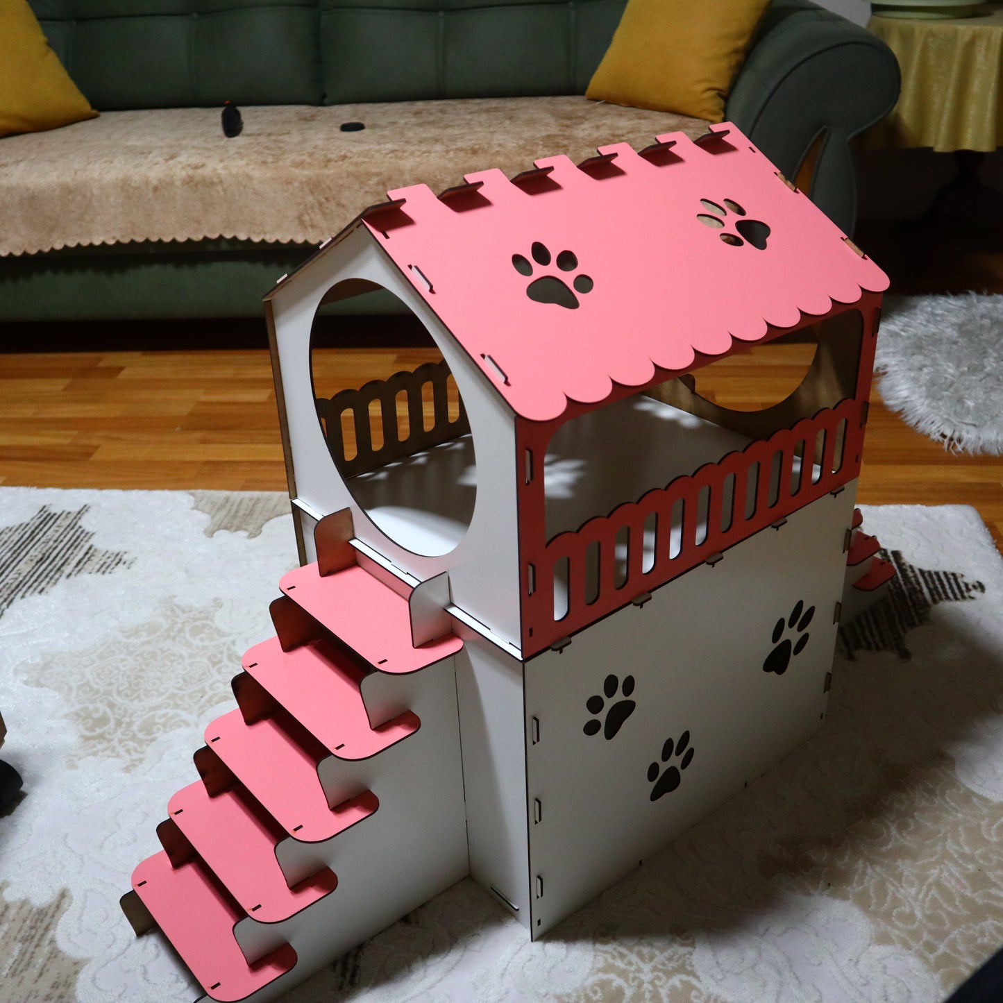 Çift Katlı Ahşap Kedi Evi – Merdivenli, Modern Tasarım, Dayanıklı MDF & Pleksi Kedi Kulübesi | Kapalı ve Açık Alan Kullanımı BEYAZ-PEMBE RENK